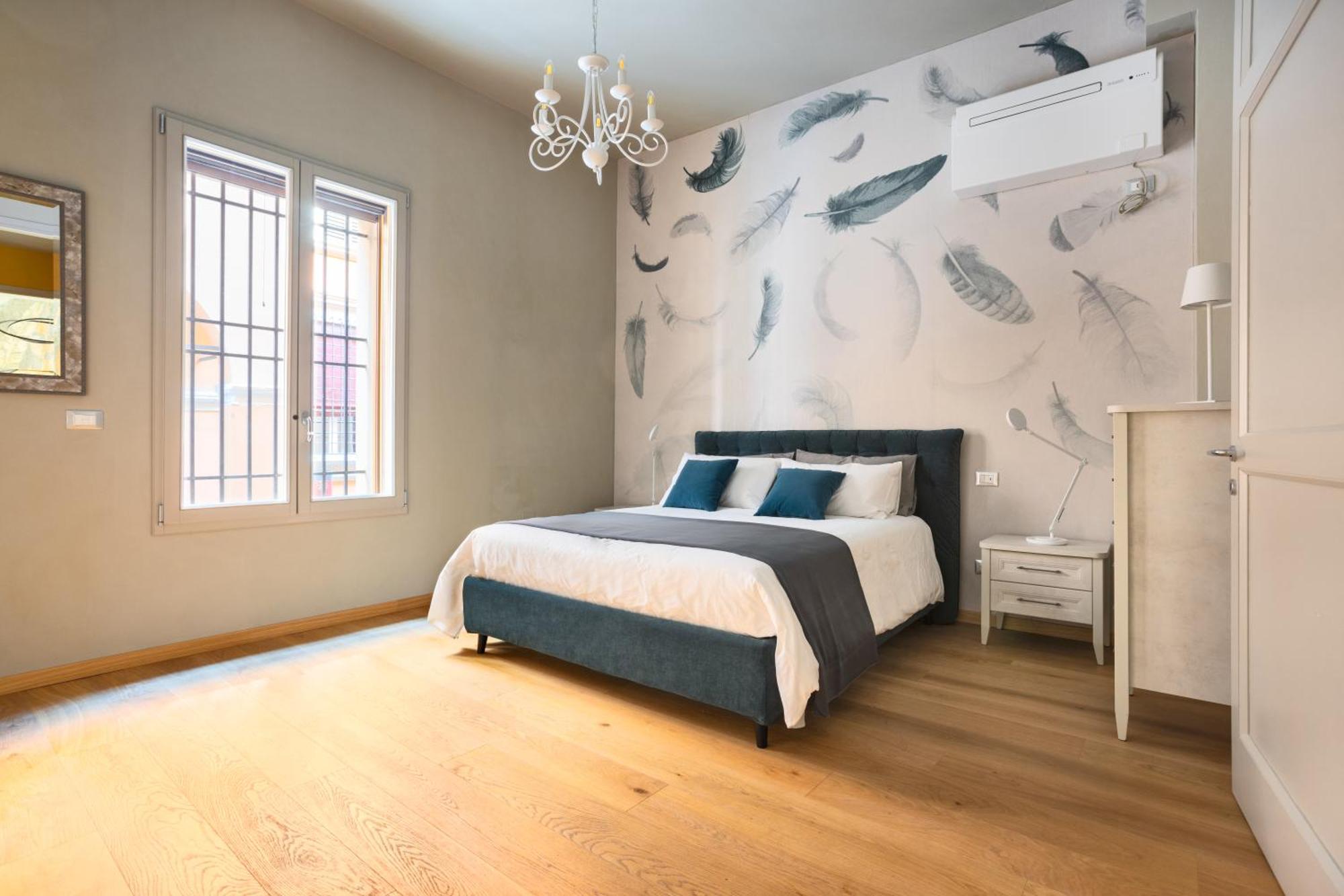 Central And Comfy Apartment Free Netflix And Disney Plus ボローニャ エクステリア 写真